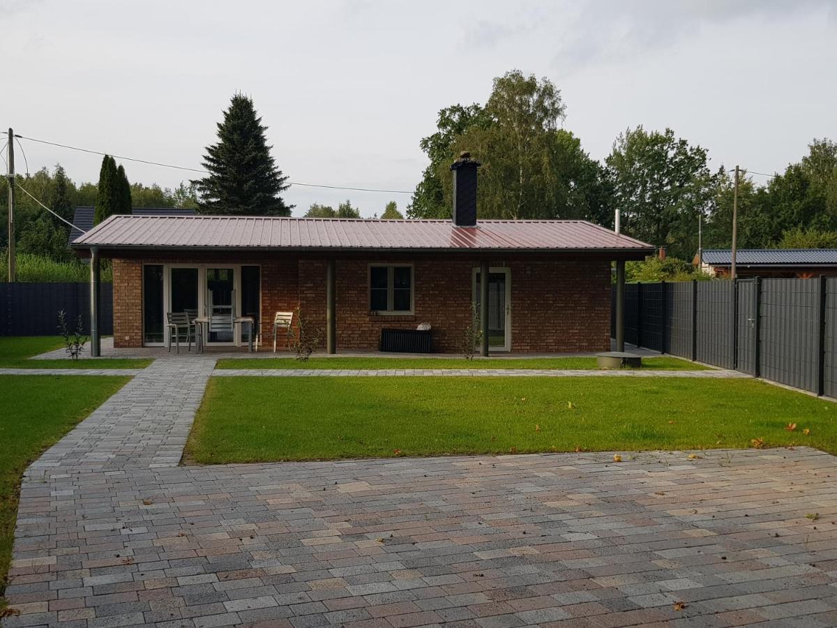 Bungalow Am Neustaedter See Neustadt-Glewe Exterior foto